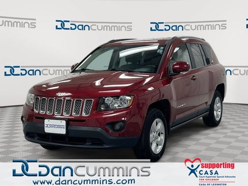 Used 2017 Jeep Compass Latitude FWD image 1