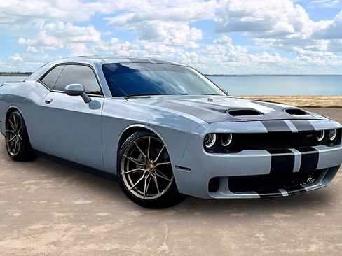 Used 2022 Dodge Challenger GT RWD image 3