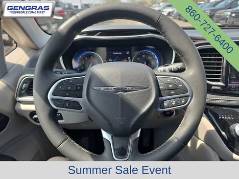 Certified 2024 Chrysler Pacifica Limited FWD image 24