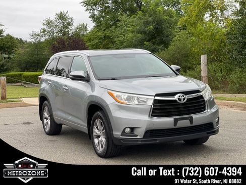 Used 2014 Toyota Highlander XLE image 11