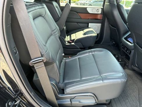 Used 2022 Lincoln Navigator Reserve w/ Equipment Group 201A AWD/4WD image 9