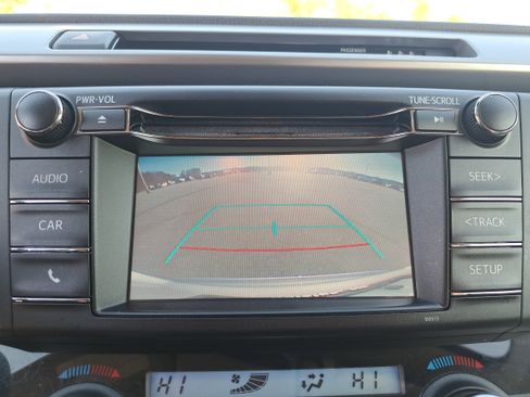 Used 2018 Toyota RAV4 LE image 23