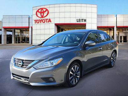 Used 2017 Nissan Altima 2.5 SV w/ Convenience Package