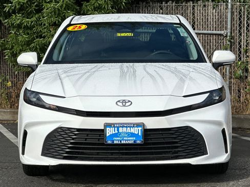 Used 2025 Toyota Camry LE image 5