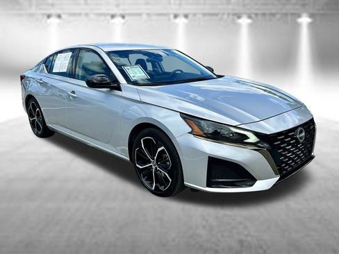 Certified 2025 Nissan Altima 2.5 SR FWD image 3