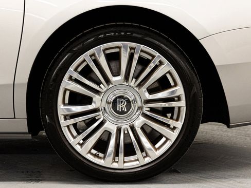 Used 2022 Rolls-Royce Ghost w/ Ghost Package image 18