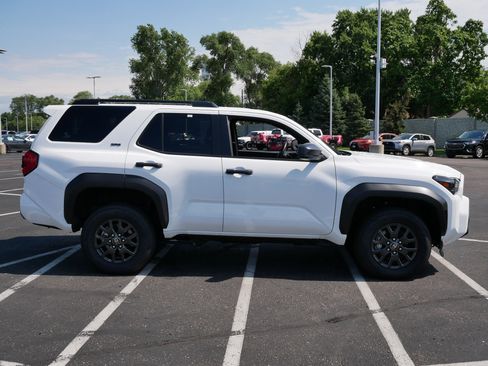 Used 2026 Toyota 4Runner SR5 AWD/4WD image 8