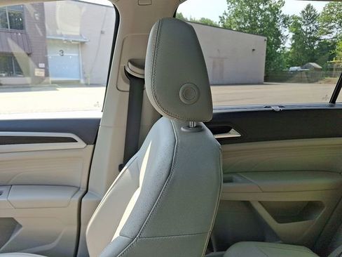 Used 2022 Volkswagen Atlas SE w/ Panoramic Sunroof Package AWD/4WD image 17