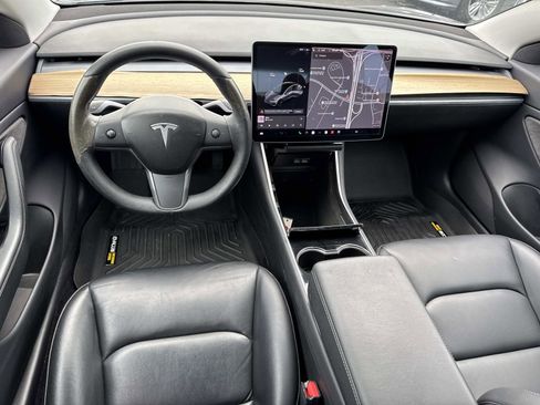 Used 2019 Tesla Model 3 Standard Range image 2