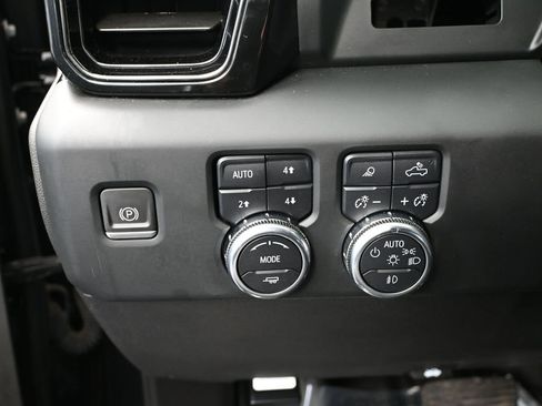 Used 2024 GMC Sierra 2500 AT4 w/ AT4 Preferred Package AWD/4WD image 39