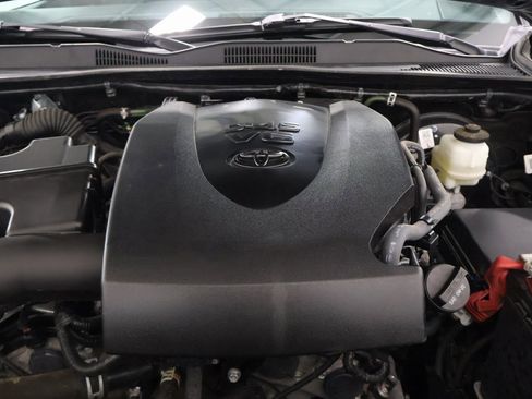 Used 2022 Toyota Tacoma Limited image 28