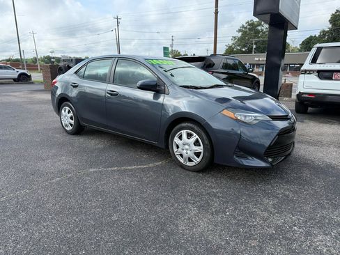 Used 2017 Toyota Corolla L FWD image 3
