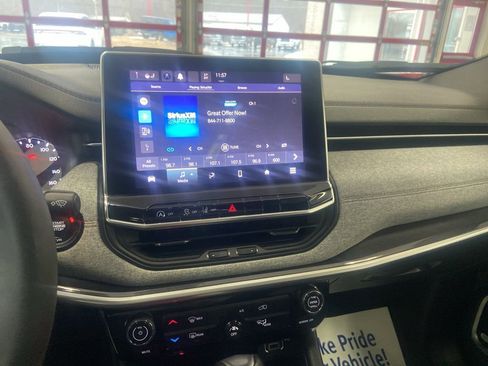 Certified 2023 Jeep Compass Latitude w/ Sun and Sound Group AWD/4WD image 30