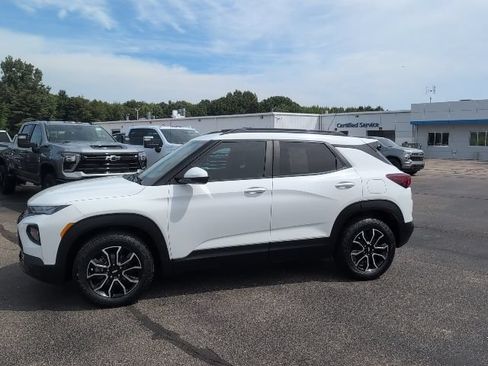 Used 2023 Chevrolet TrailBlazer ACTIV w/ Convenience Package FWD image 3