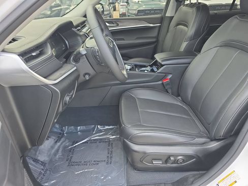 Used 2023 Jeep Grand Cherokee Limited w/ Luxury Tech Group II AWD/4WD image 11