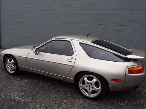 Used 1993 Porsche 928 GTS RWD image 9