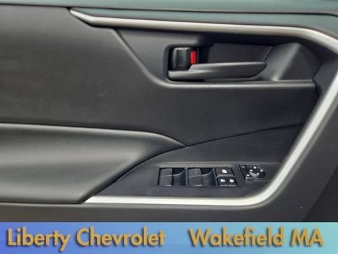 Used 2021 Toyota RAV4 LE w/ Carpet Mat Package (TMS) AWD/4WD image 15