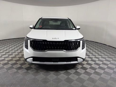 Used 2025 Kia Carnival FWD image 5