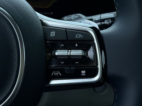 New 2026 Kia Carnival EX FWD image 38