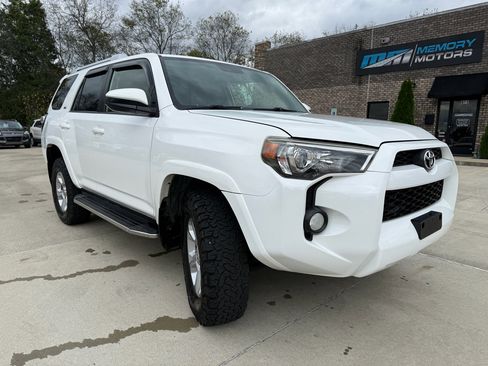 Used 2018 Toyota 4Runner SR5 Premium image 3