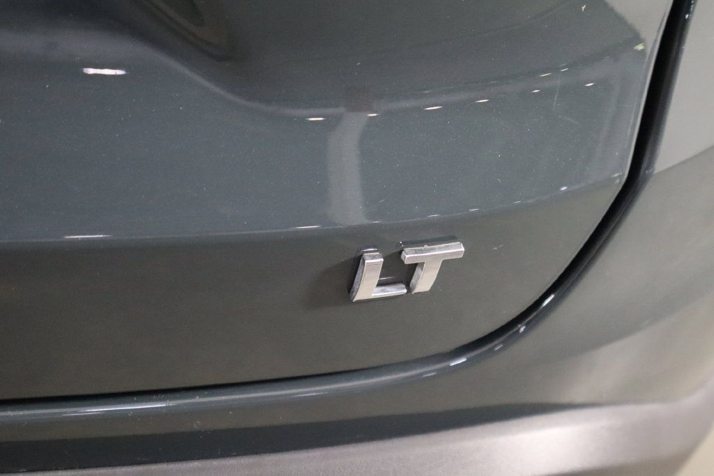 Used 2025 Chevrolet Trax LT w/ Sunroof Package FWD image 41