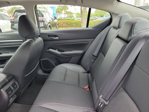 Used 2025 Nissan Altima 2.5 SL FWD image 12