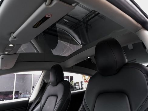 Used 2018 Tesla Model 3 Long Range image 6