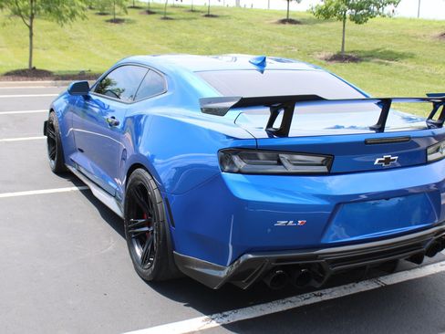 Used 2018 Chevrolet Camaro ZL1 RWD image 28