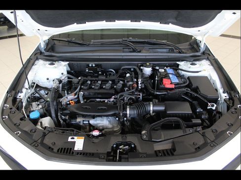 Certified 2025 Honda Accord SE image 31