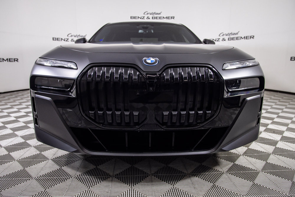 Used 2023 BMW i7 xDrive60 w/ Executive Package 2 AWD/4WD image 5