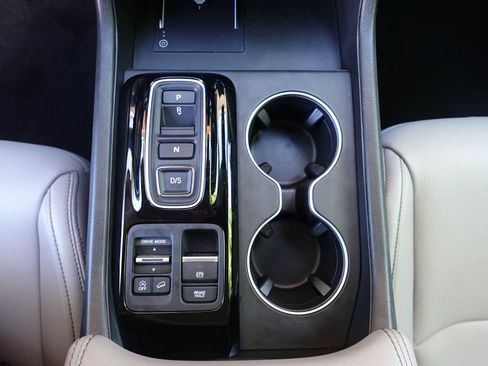 Certified 2025 Honda Pilot Touring image 23