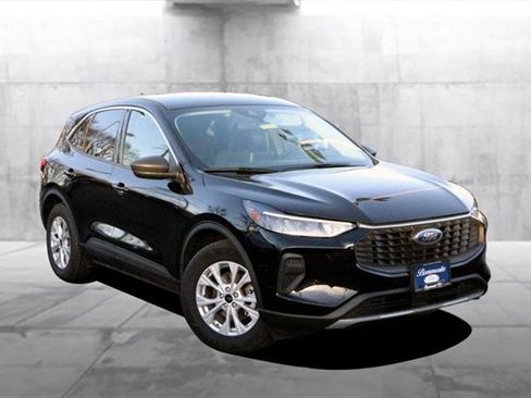 Certified 2024 Ford Escape Active w/ Cold Weather Package image 2