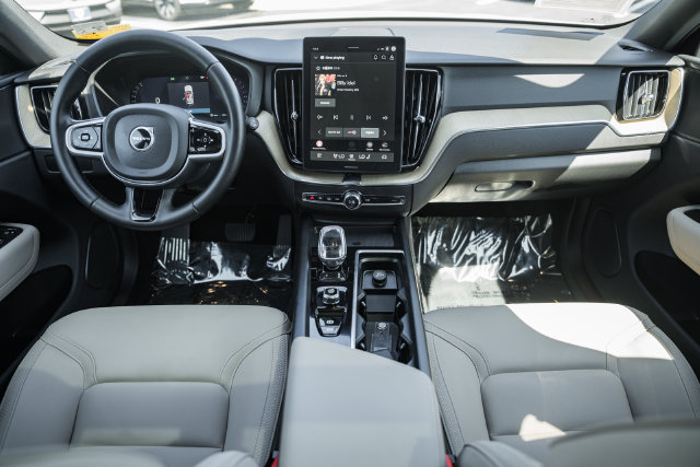 Certified 2026 Volvo XC60 B5 Plus AWD/4WD image 21