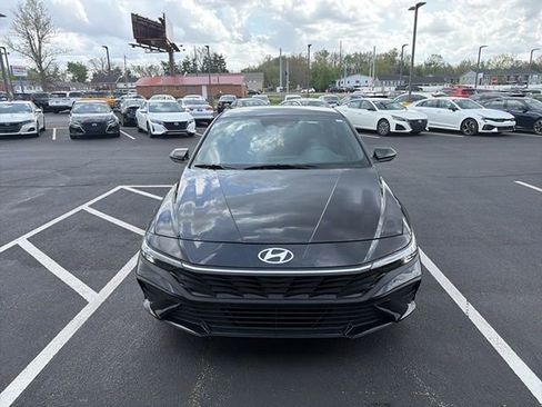 Used 2025 Hyundai Elantra Sport image 8