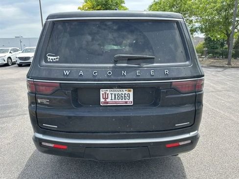 Used 2023 Jeep Wagoneer Series III w/ Premium Group I AWD/4WD image 3