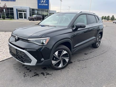 New 2025 Volkswagen Taos SE image 8