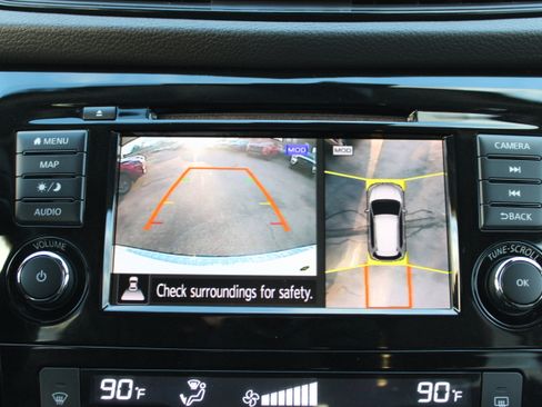 Used 2019 Nissan Rogue SL w/ Premium Package image 24