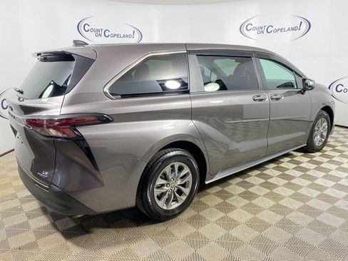 Certified 2024 Toyota Sienna LE image 8