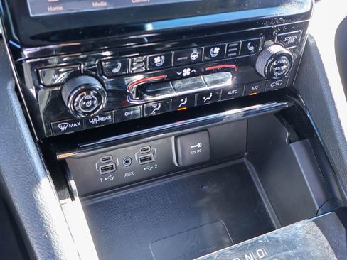 Used 2023 Jeep Grand Cherokee Limited w/ Luxury Tech Group II image 14