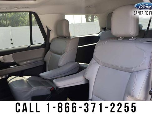 Used 2025 Ford Expedition Active RWD image 18