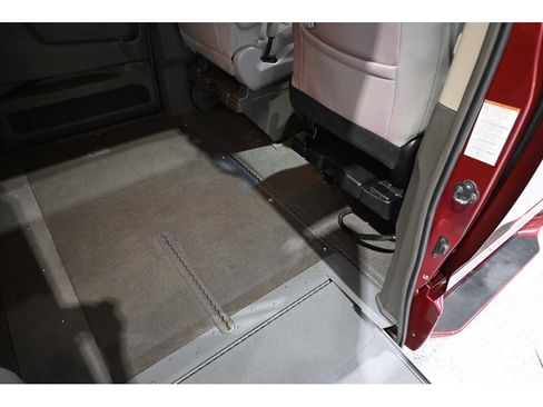 Used 2017 Toyota Sienna XLE FWD image 19