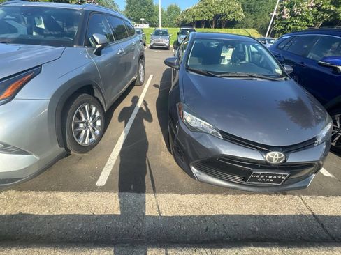 Used 2018 Toyota Corolla LE FWD image 5
