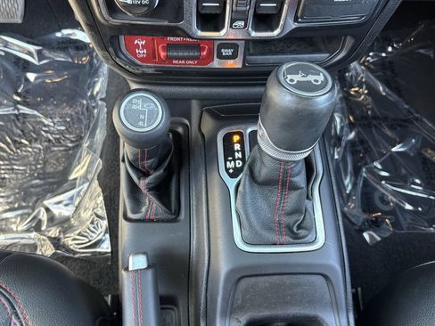Used 2019 Jeep Wrangler Unlimited Rubicon AWD/4WD image 24
