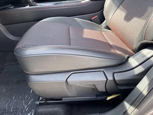 Used 2025 Nissan Kicks SR FWD image 17