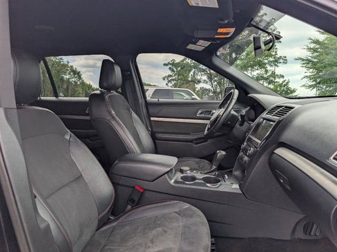 Used 2018 Ford Explorer XLT w/ Equipment Group 202A AWD/4WD image 23