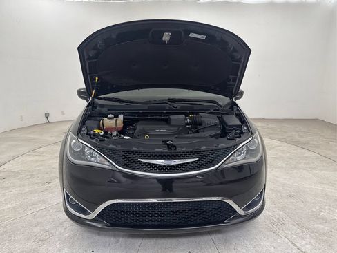 Used 2017 Chrysler Pacifica Touring-L Plus FWD image 14
