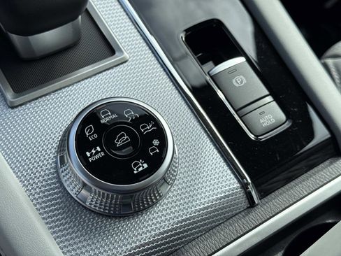 New 2025 Mitsubishi Outlander SEL image 29