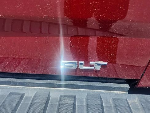 Used 2018 GMC Sierra 1500 SLT AWD/4WD image 30