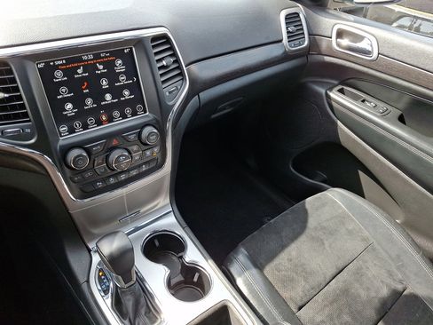 Used 2018 Jeep Grand Cherokee Altitude AWD/4WD image 30