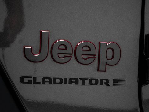 Used 2024 Jeep Gladiator Rubicon w/ Technology Group AWD/4WD image 10